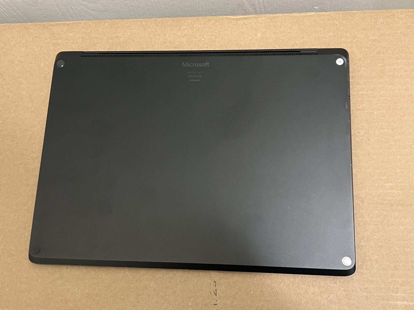 Microsoft Surface Laptop 2 Black 13.5” i7-8650U 2.11GHz 8GB 256GB SSD Model 1769