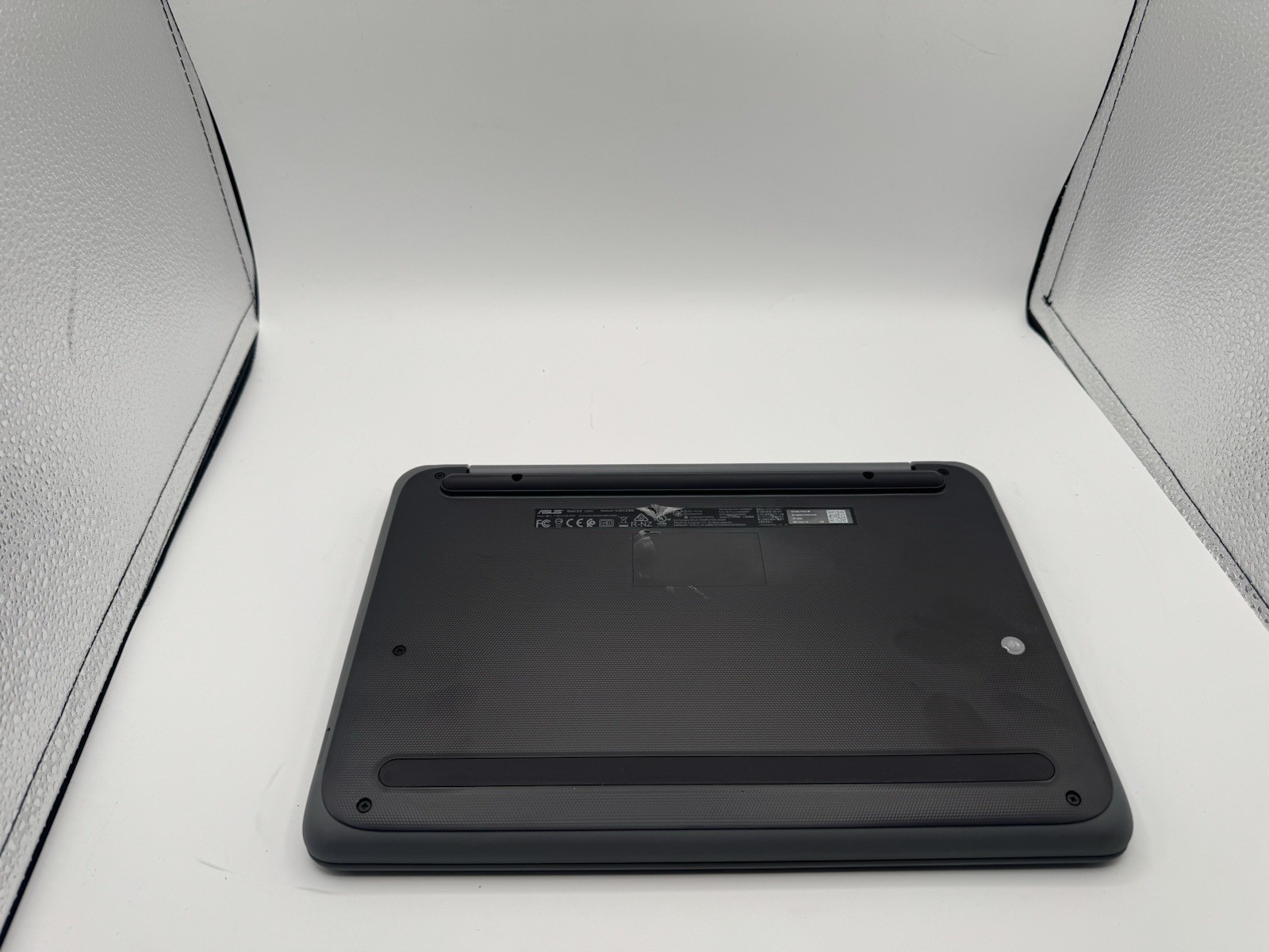 Asus C203x Chromebook 1.6GHz 4GB RAM 16GB SSD 11.6″ HDMI Chrome OS with Charger