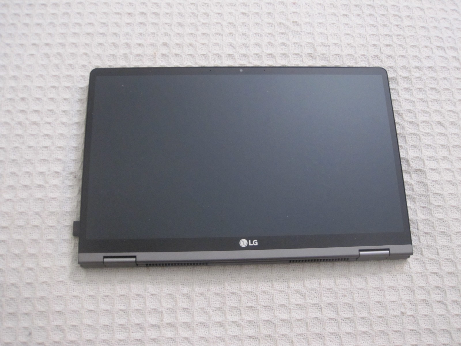 LG Gram 14T90N 2-in-1 Intel i7-10510U – 16gb RAM – 1 TB SSD (Two 512GB) – READ