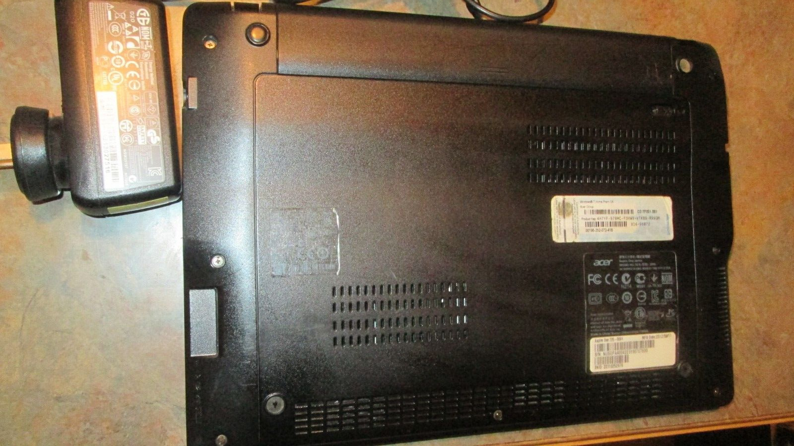 Acer Aspire One 725-0691 –11.6 LED Laptop (dead battery)