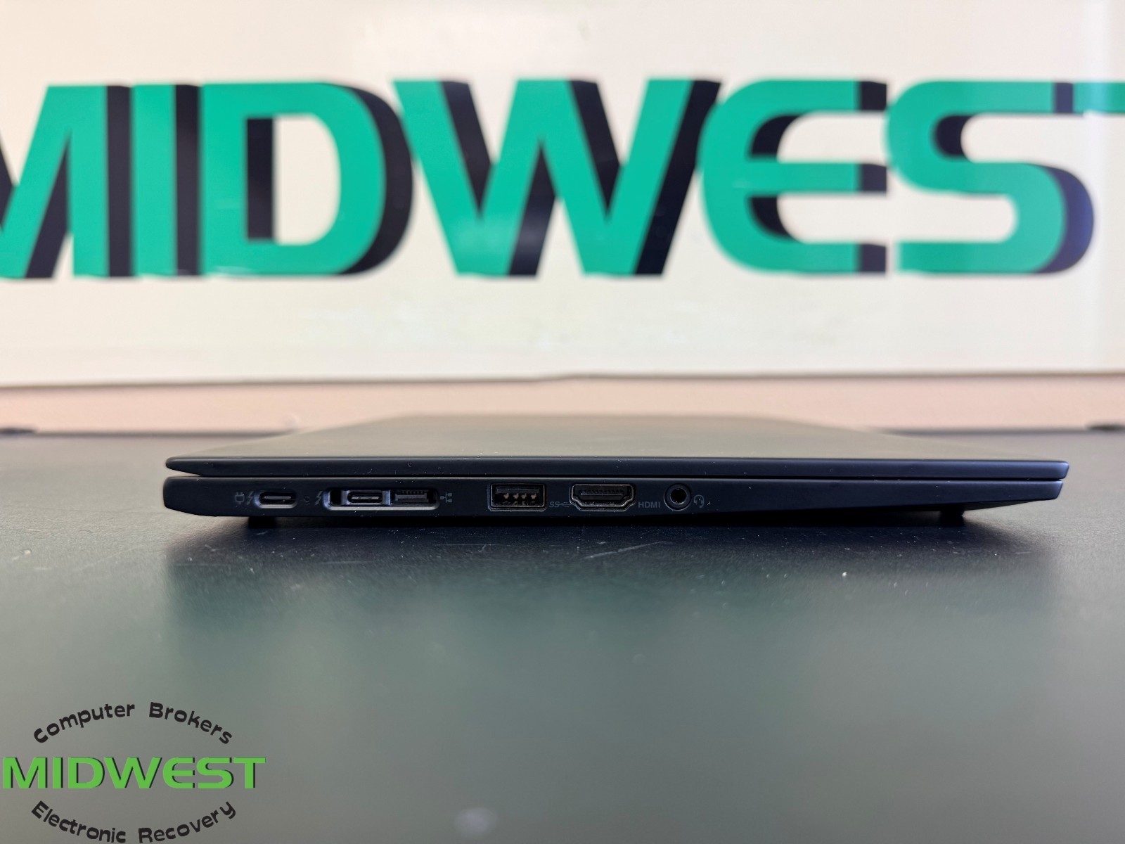 Lenovo ThinkPad X1 Carbon Gen 8 i7-10610U 1.8GHz 16GB RAM No OS/HDD/SSD