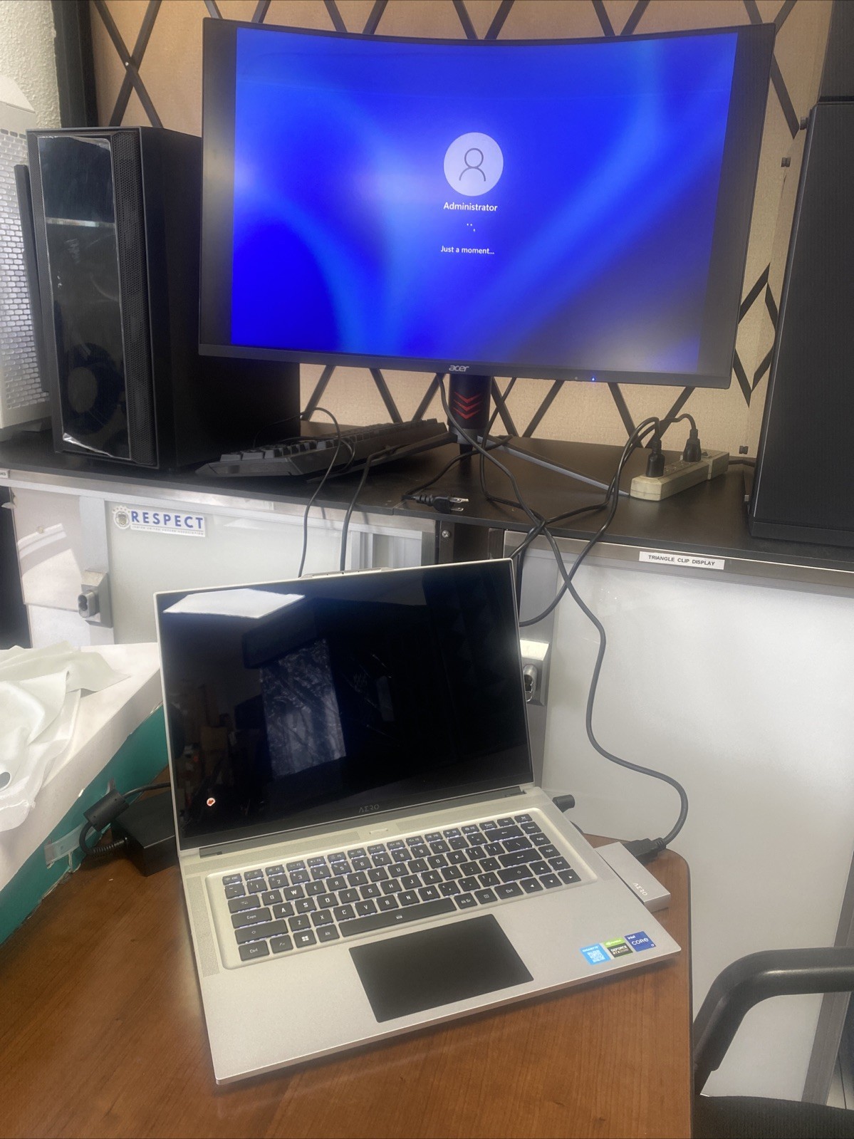 LCD Crack GIGABYTE AERO 16 XE5 – 16″ i7-12700H 16GB DDR5 RAM 1TB SSD RTX3070 Ti