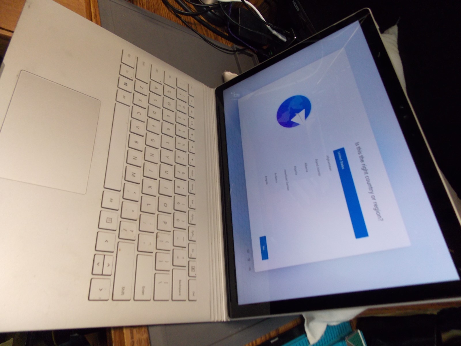 USED Microsoft Surface Book 2 13.5″ (256GB SSD, Intel Core i5-7300U, 8GB RAM