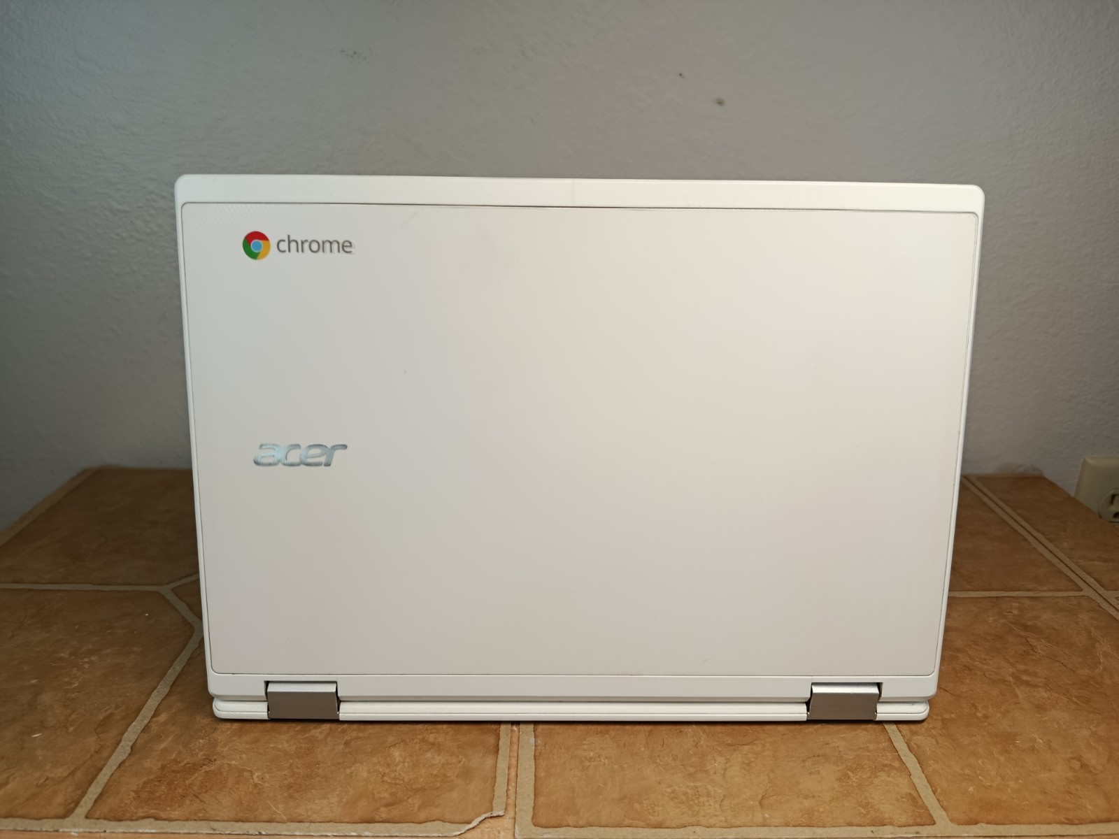 ACER Chromebook CB3-131 N15Q10 w/ Power Adapter Charger White