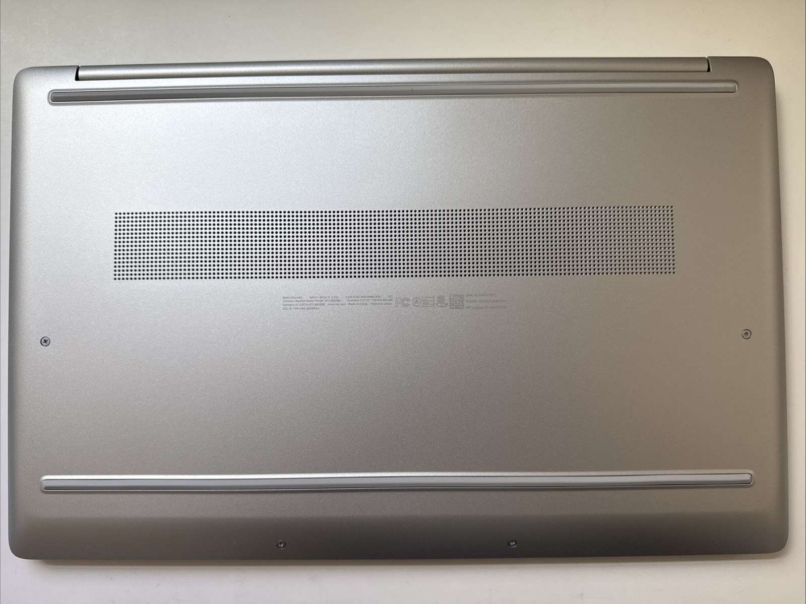 HP 17.3″ Full HD Laptop AMD Ryzen 5 7520U- 8GB Memory 512GB SSD Natural Silver