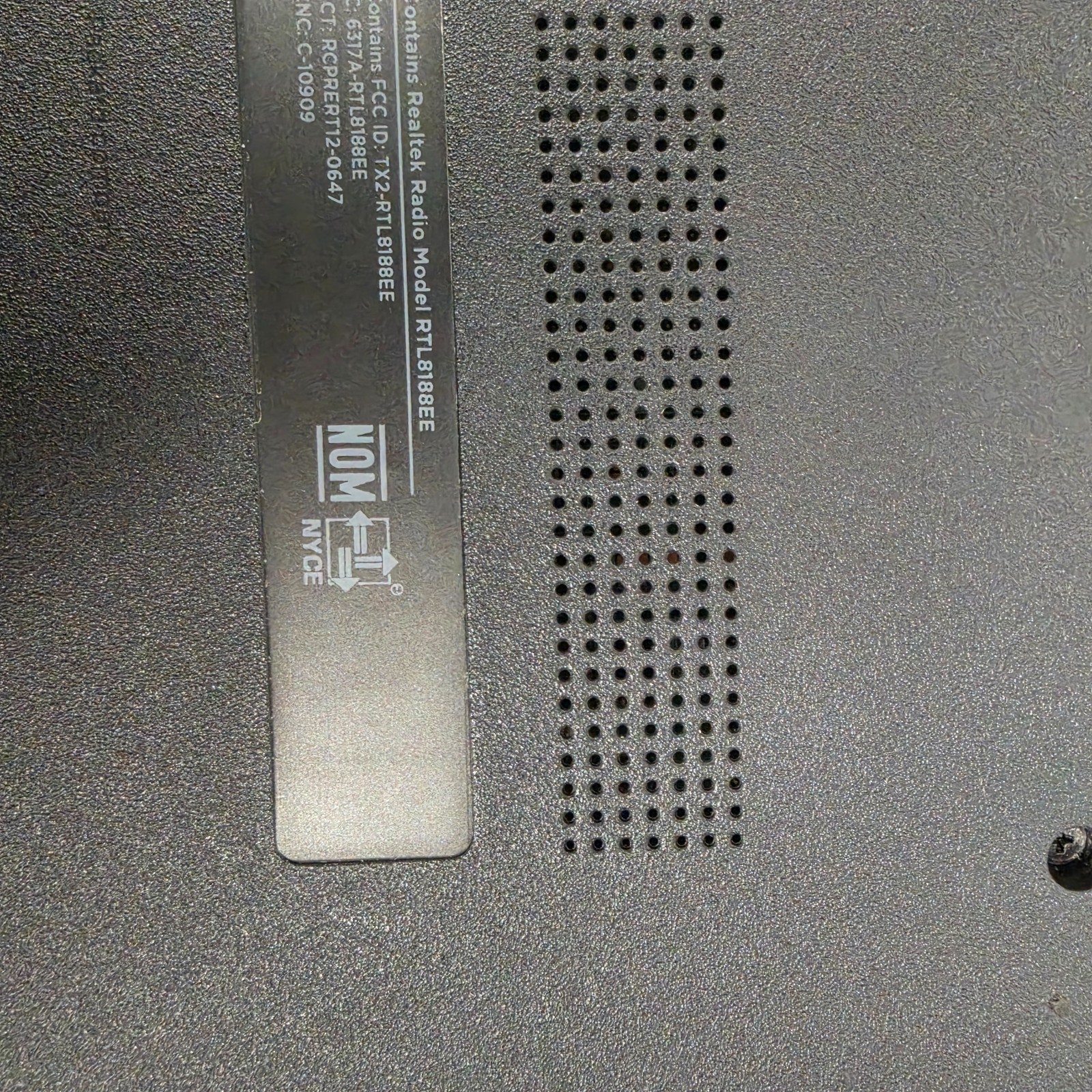 HP 15-f387 AMD A8-7410 R5 2ghz 4GB ran 15.6″ BAD KEYBOARD WONT POWER ON