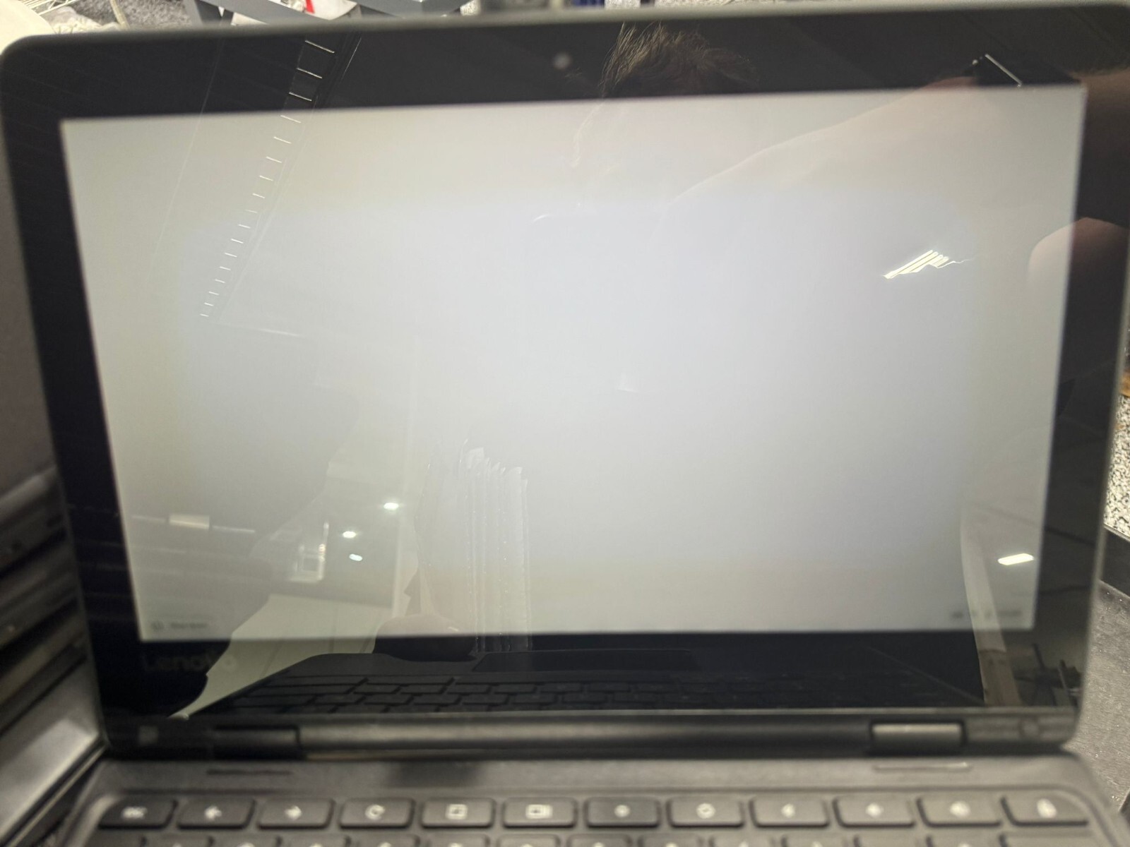 Lenovo 300e Chromebook 2nd Gen MTK 11.6″ MediaTek M8173C 4GB 32GBSSD **READ**