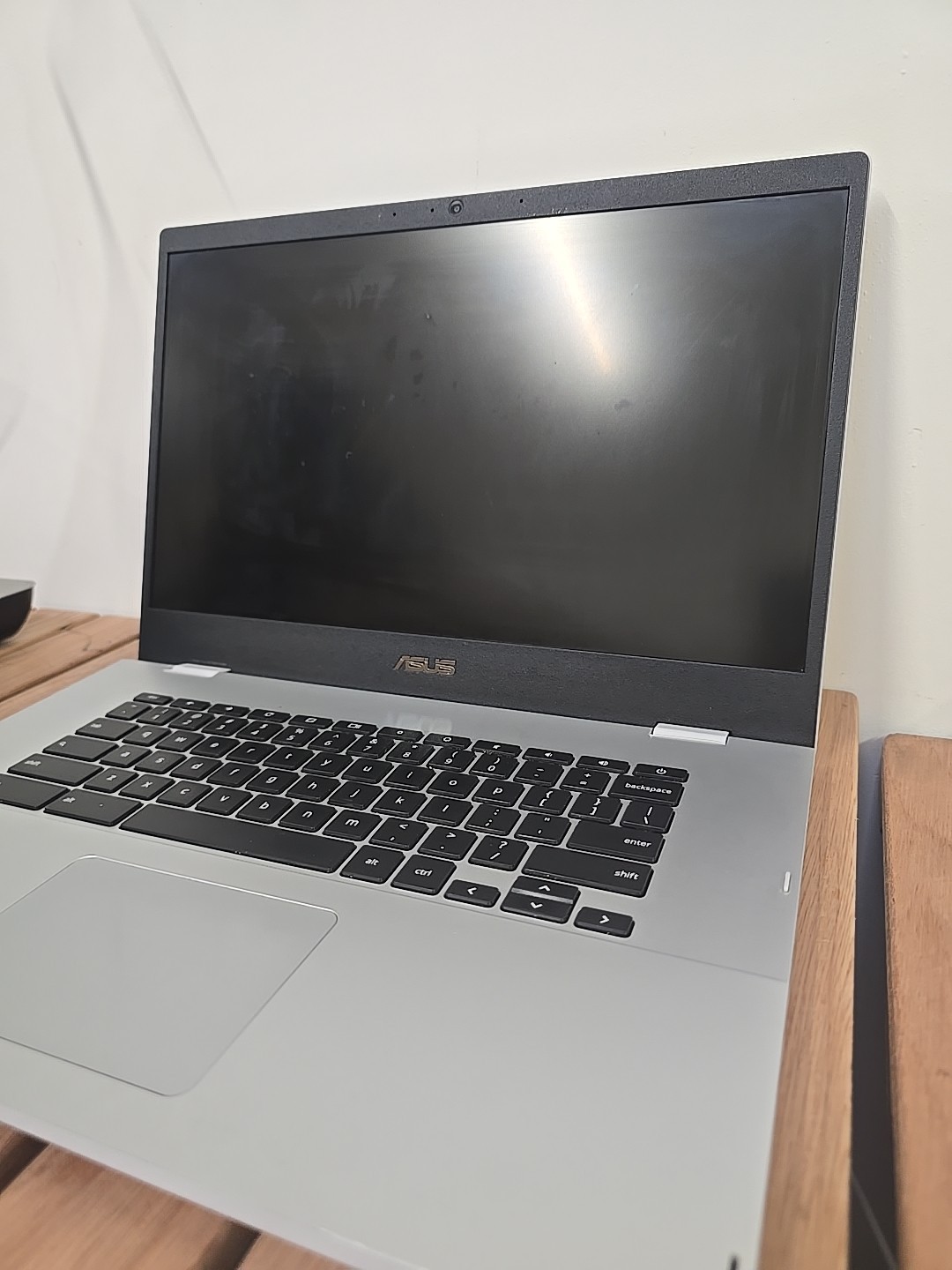 ASUS Chromebook 17.3 inch (32GB, Intel Celeron N4500, 4GB) FOR PARTS ONLY