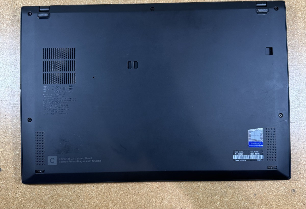 Lenovo X1 Carbon Gen 8 i7-10610U 16GB 512GB SSD Win 11 Pro White Spot
