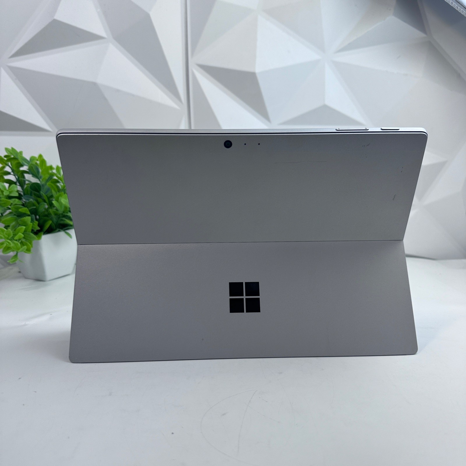 Microsoft Surface Pro 5 1807 12.3″ i5-7300U, 8GB, 256GB SSD, Windows 10 Pro LTE