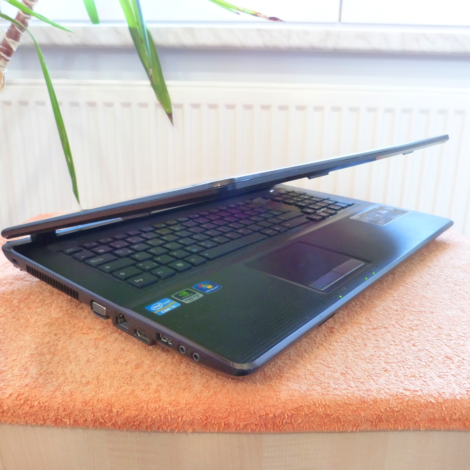 Asus K93 18 inch cinema MONSTER FULLHD BLURAY l 1TB SSD Windows 11 l 16GB…