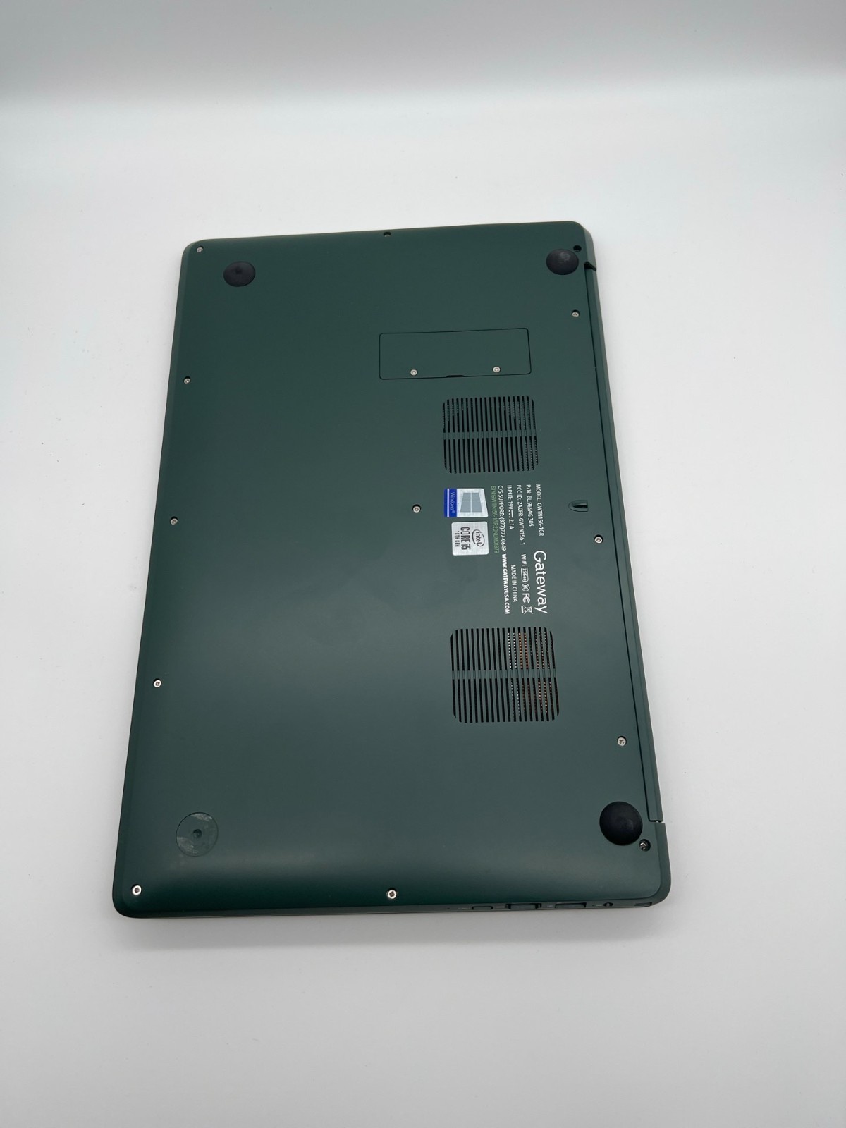 15.6” Gateway gwtn156-1gr Green 15.6 Intel Core i5-1035G1 16GB RAM 256GB SSD
