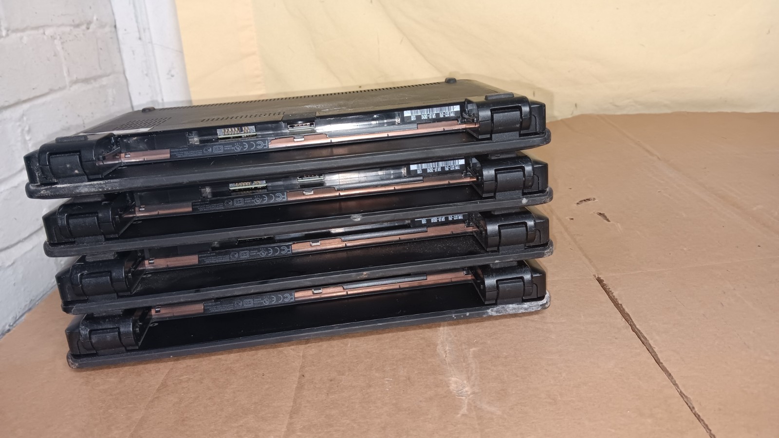 Lot of 4 Lenovo ThinkPad X131e 11.6″ Laptop AMD E2 1800 APU 11.6″ LCD Screen P/R