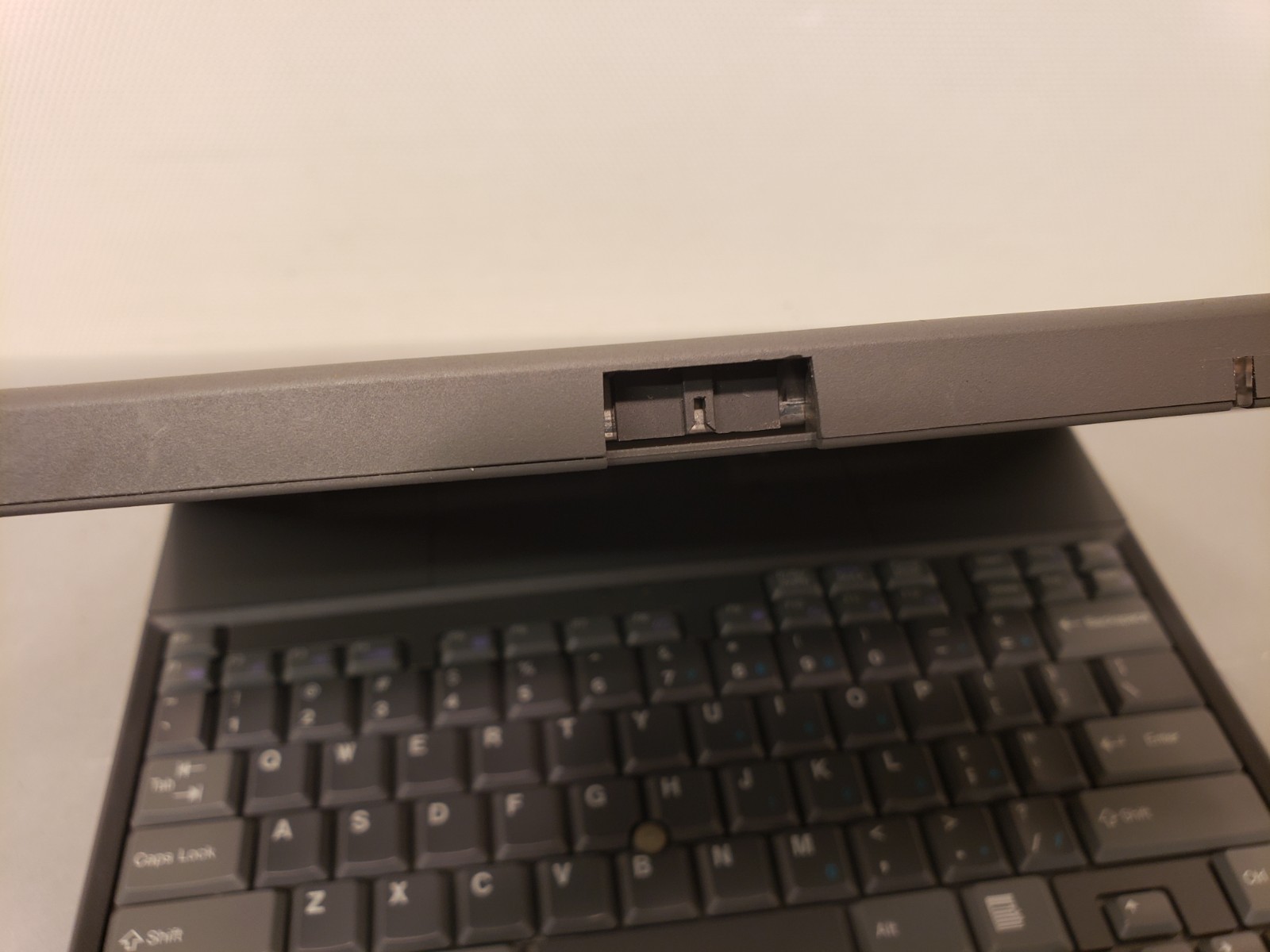 Rare Mini Hitachi Visionbook Traveler 3000 (ThinkPad 235 clone) Laptop *No Power