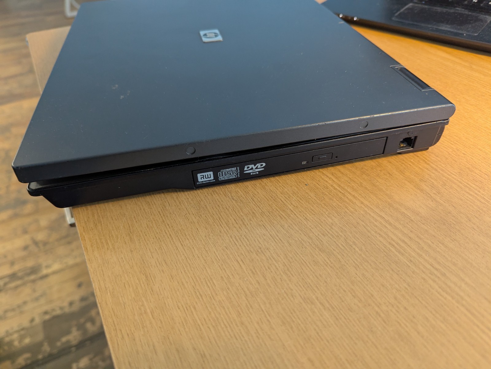 HP Compaq nx6125 Laptop – AMD Sempron 3100+, 60Gb HDD