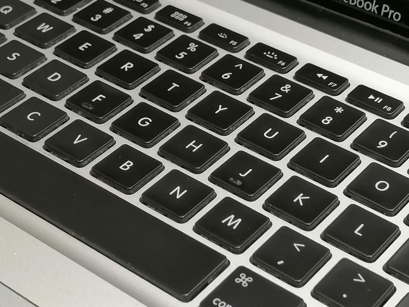 FOR PARTS 2011 15.4″ Apple MacBook Pro A1286 (i7-2675QM/4GB RAM/NO HDD)