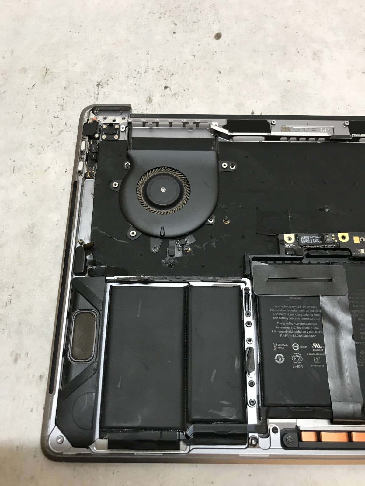 Apple MacBook Pro Touch/2018 A1989 Palmrest NO MOTHERBOARD For Parts/Repair -DW