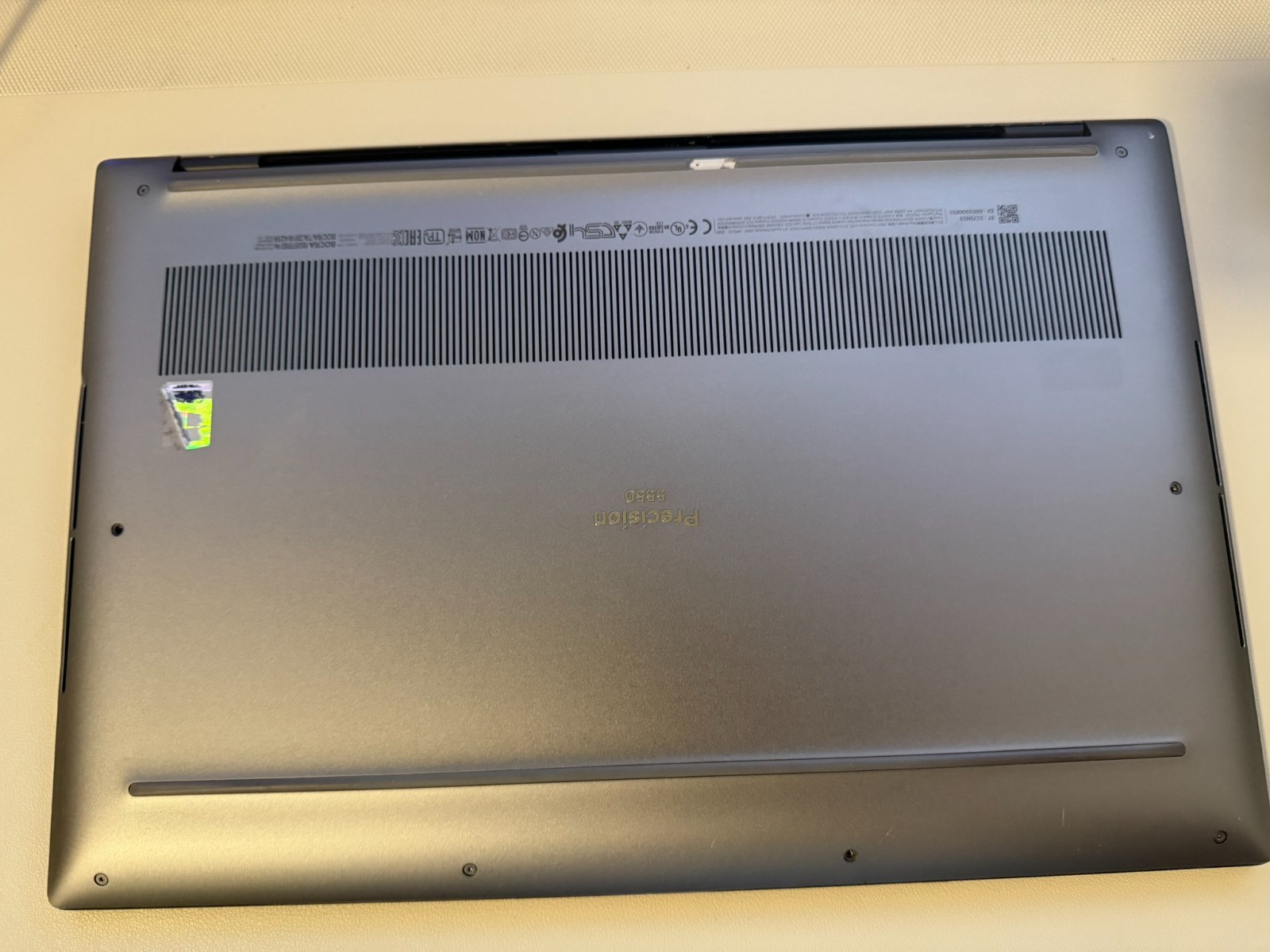 Dell Precision 5550 15 FHD+ i7-10750H 32GB 512GB SSD Quadro T2000 Max-Q