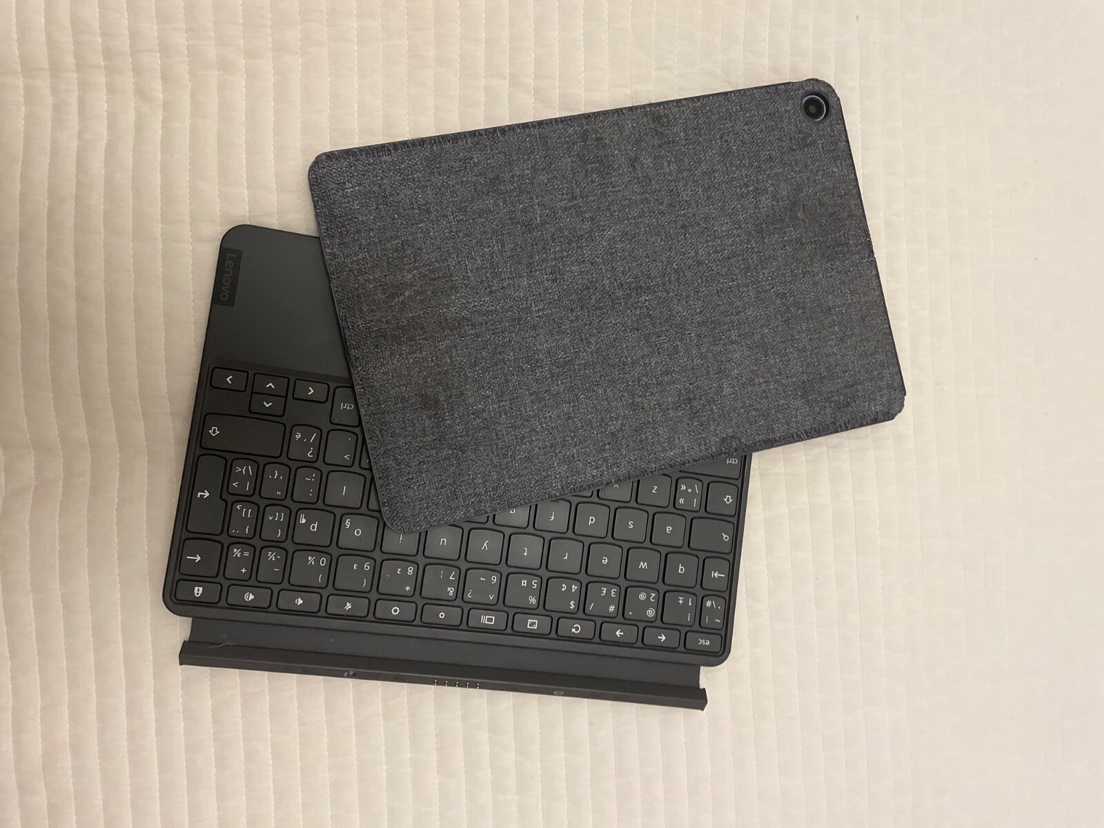 Lenovo IdeaPad Duet Chromebook 10.1″ Tablet – COMES WITH A FREE GIFT 🎁 💻