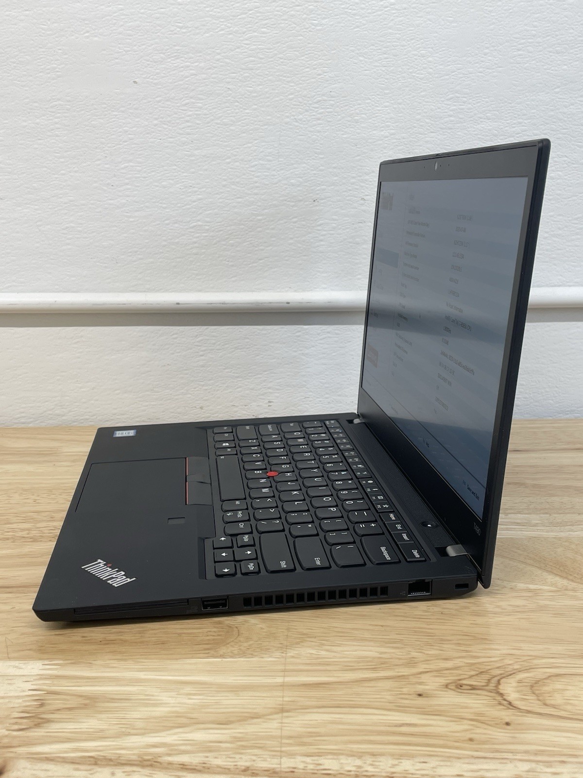 Lenovo ThinkPad T490 Core i7-8565U 1.80GHz – 8GB RAM 256GB SSD Win11