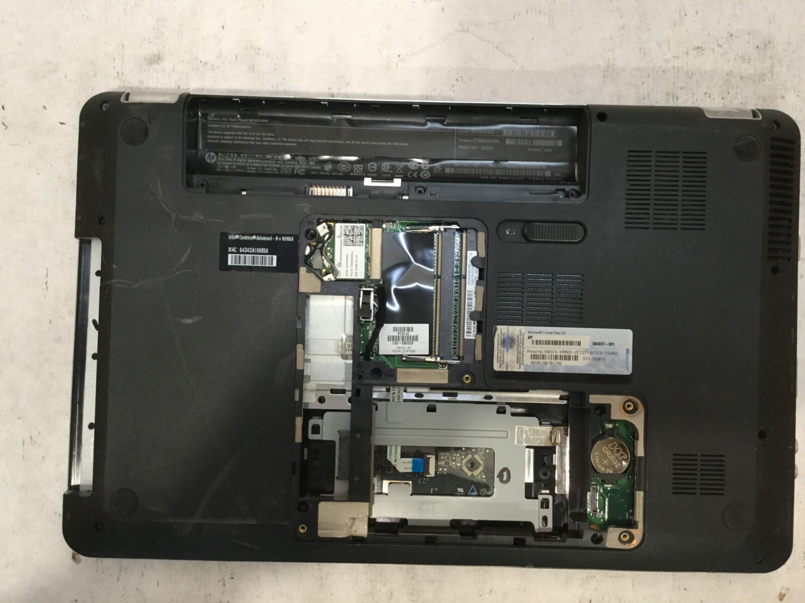HP dv6-3225dx / Intel Core i3 UNKNOWN SPECS / (CRACKED/MISSING PARTS!) -MR