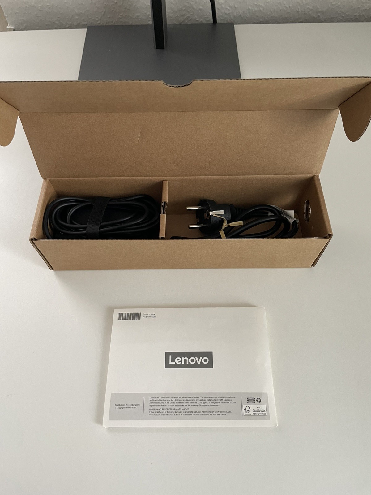 Lenovo Yoga Slim 7i AI Laptop 14” WUXGA OLED Display Intel i7 32GB Ram 1TB SSD
