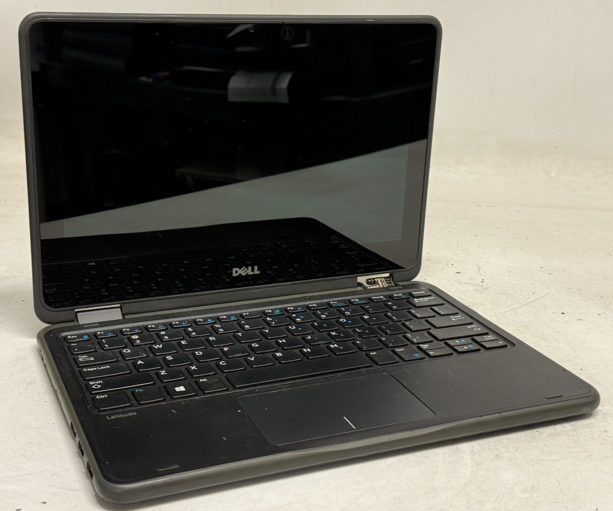 Dell Latitude 3189 2in1 11.6″ (N4200 – 4GB RAM – NO OS/HDD) – Lot of 10*