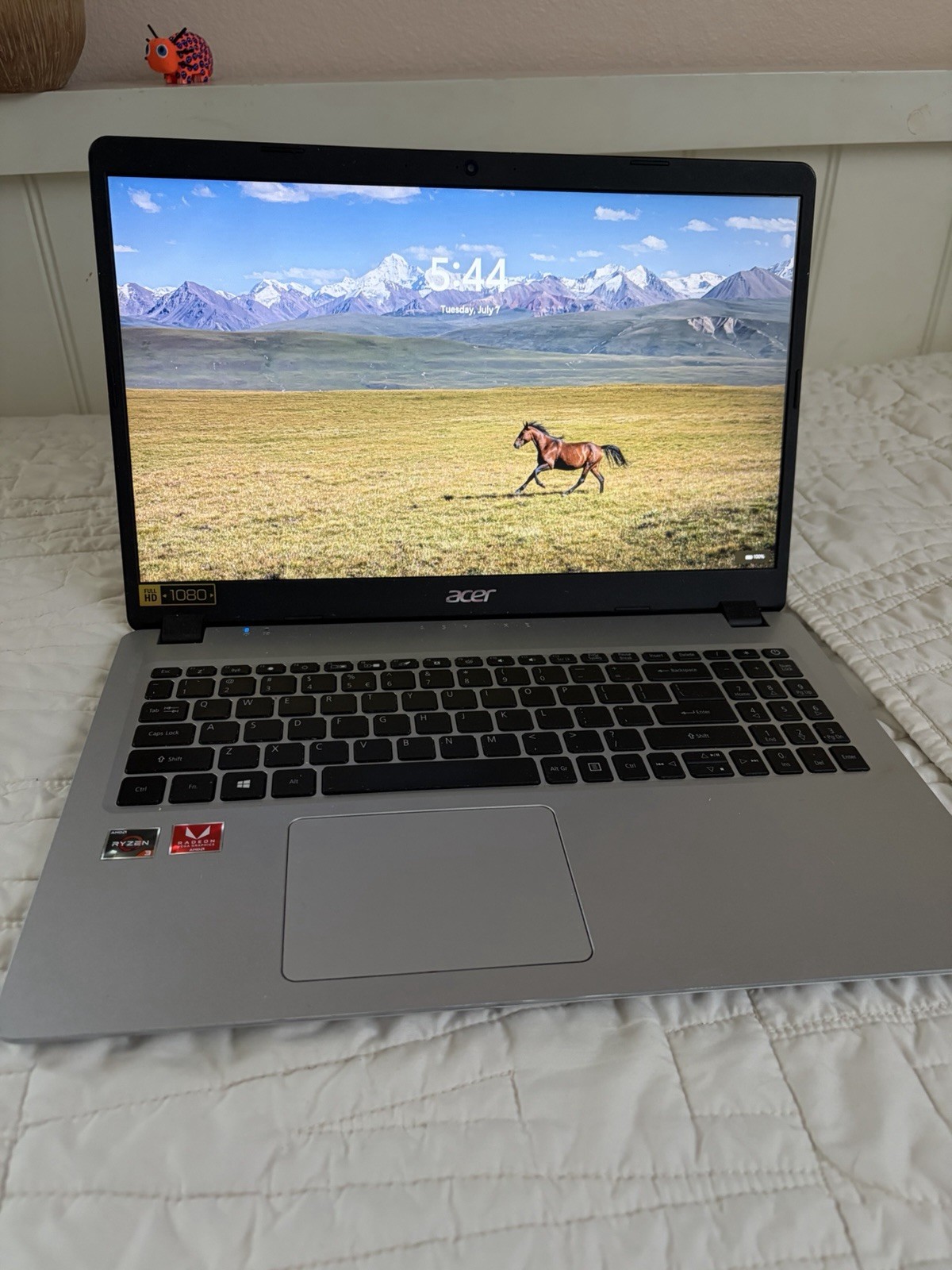 Acer Aspire 5 15.6″ (512 GB SSD, 16GB Ram AMD Ryzen 3200U, 2.6GHz) Laptop