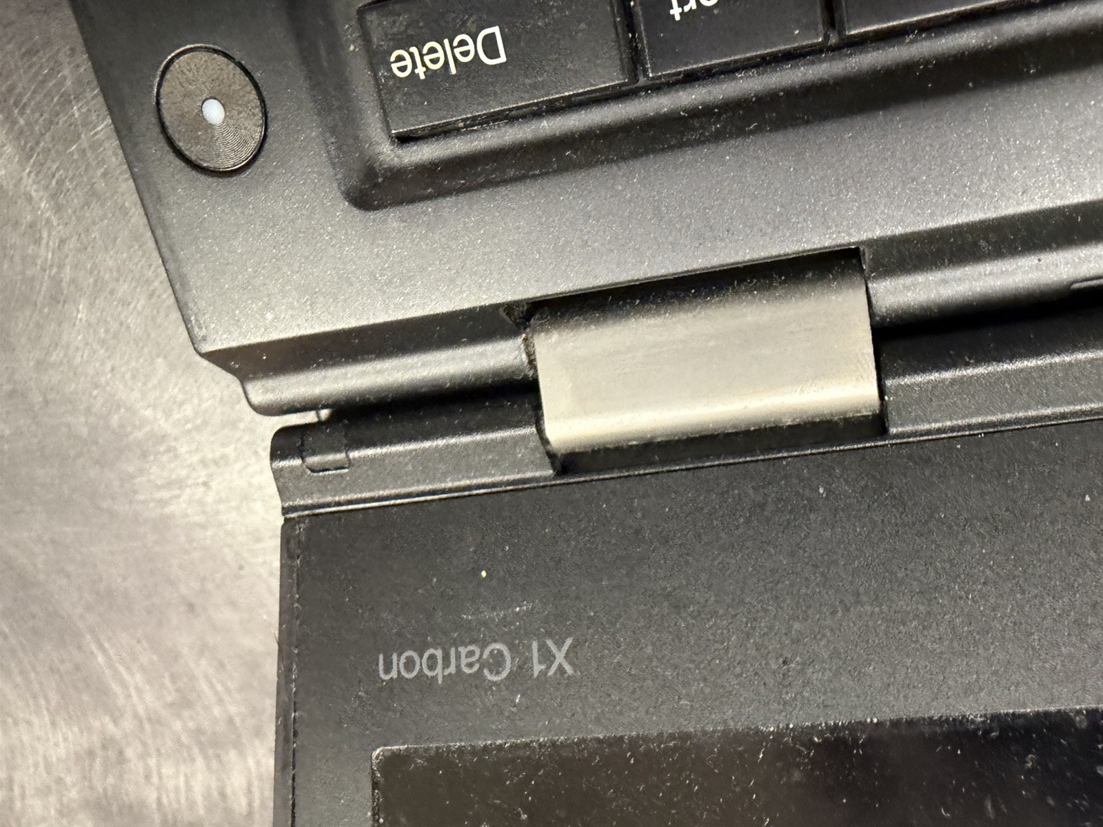 Lenovo ThinkPad X1 Carbon 6th Gen 14″ Intel i7 8GB RAM 256 SSD WITH CHARGER