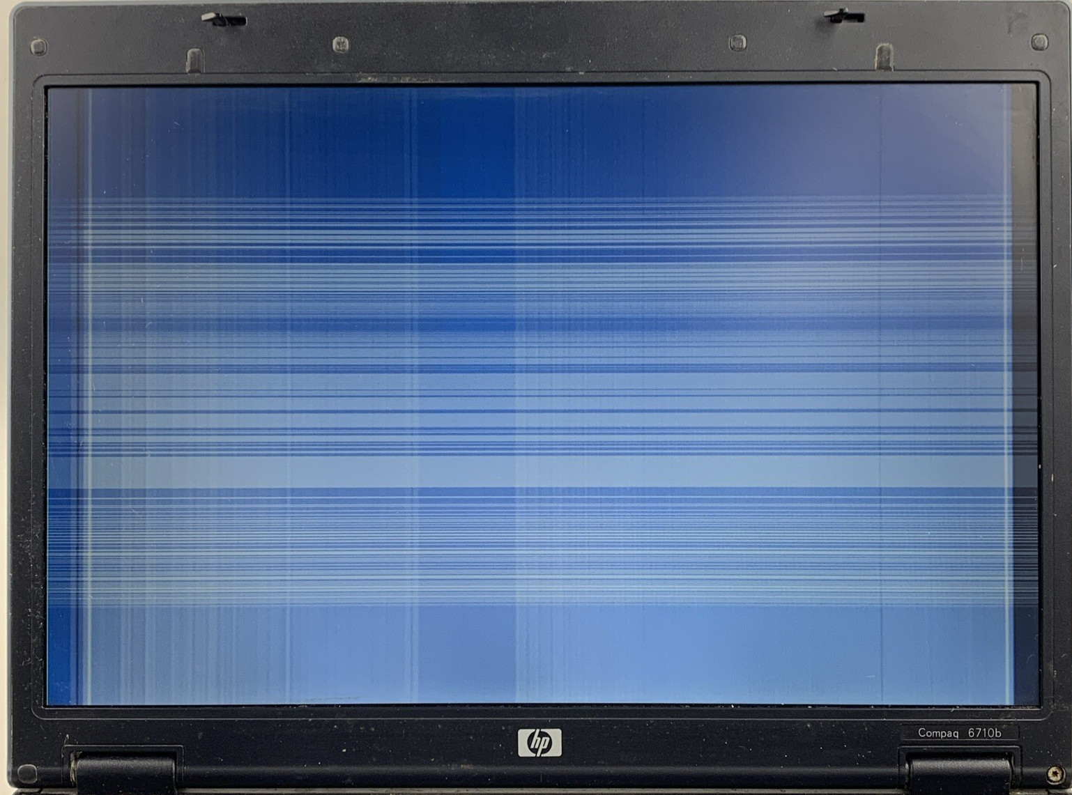 HP Compaq 6710b Core 2 Duo 2.10GHz 2GB RAM 15.4″ No Batt./ HDD/OS – BAD SCREEN