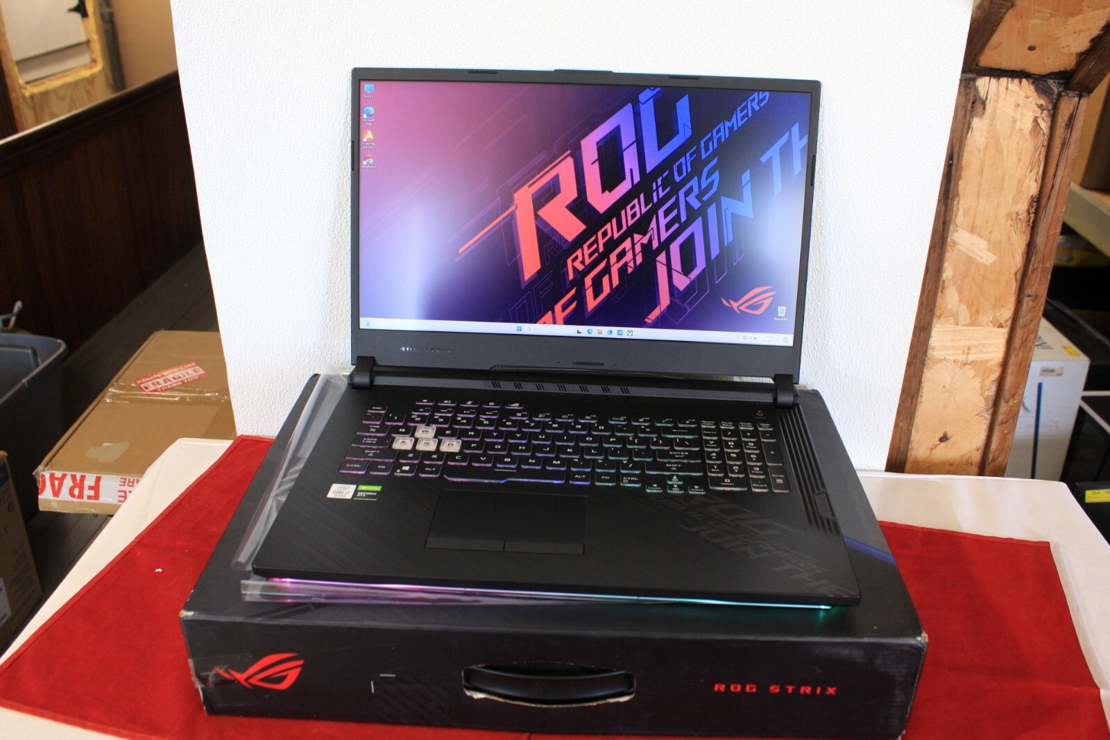Asus ROG Strix G712LU 1 TB SSD/16GB Geforce GTX1660 Ti Intel Core i7-10750H