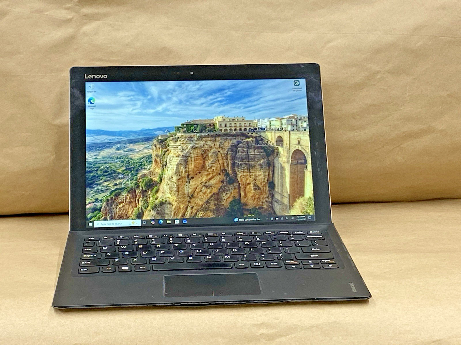 Lenovo 80QL – 12″ 2160*1440 – m5-6Y54 – 4GB – 128GB SSD – Win 10 Pro