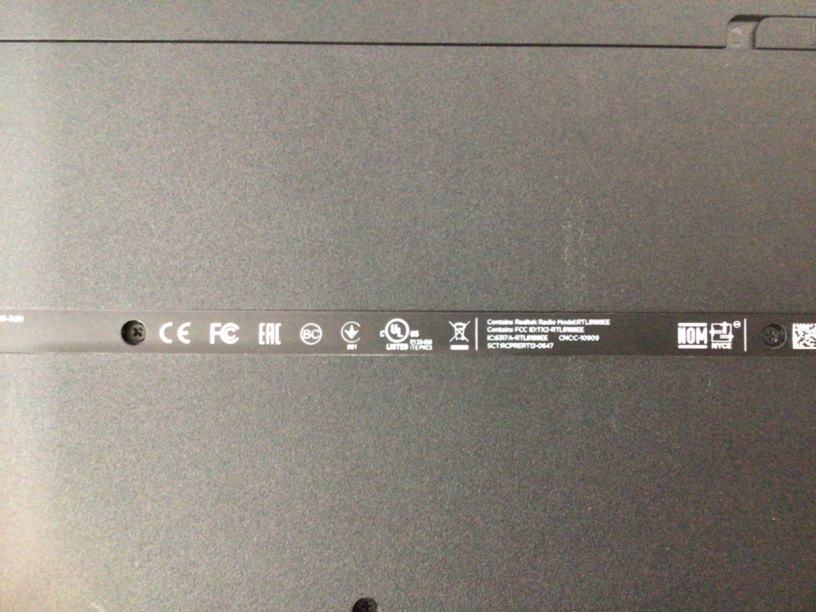 HP 15-af131dx Notebook AMD A6-5200 APU 4GB 500GB with Adapter & HP Soft Case