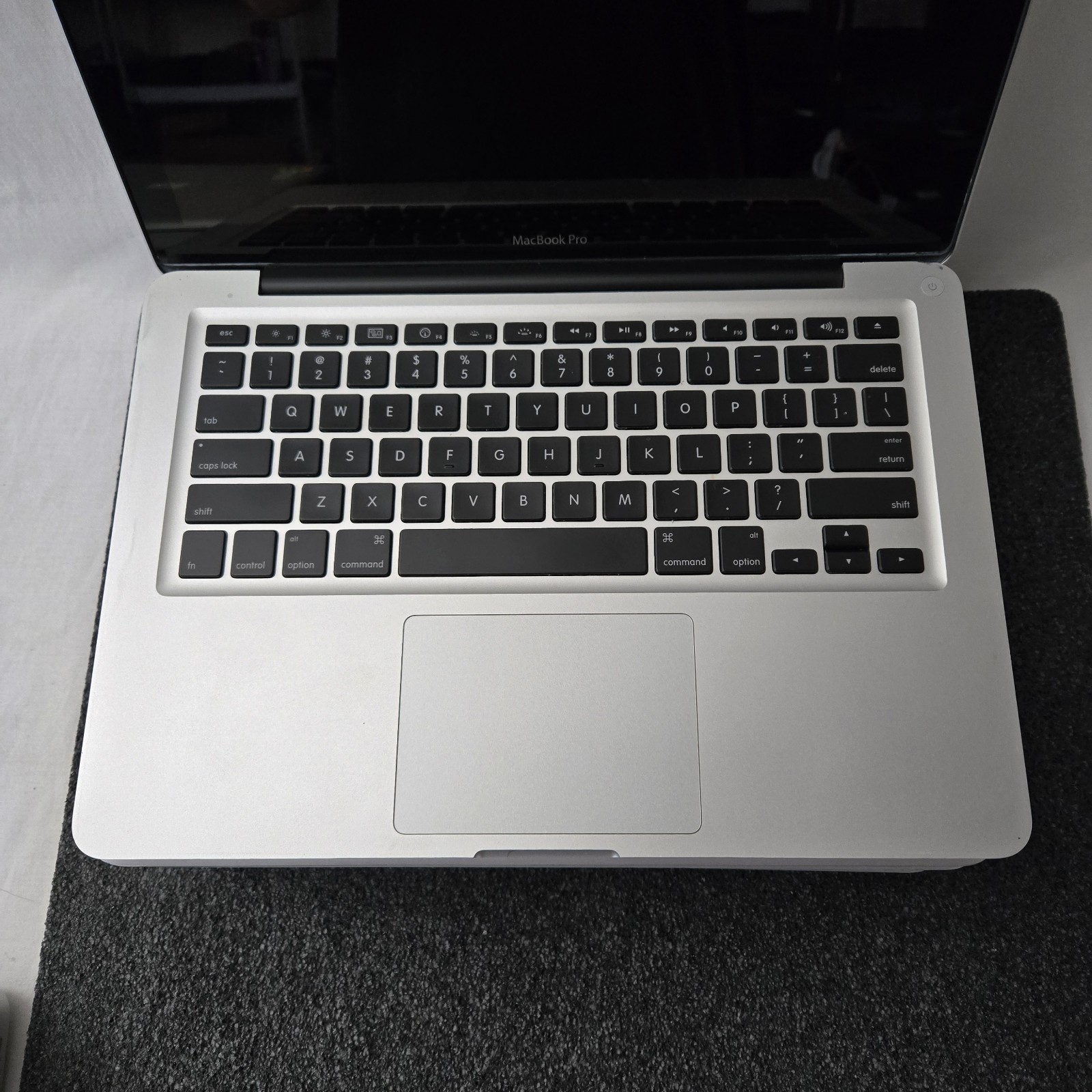 Lot of (9) Apple MacBook Pro A1278 Core 2 Duo 2.26GHz – Mixed Ram & HDD – PARTS