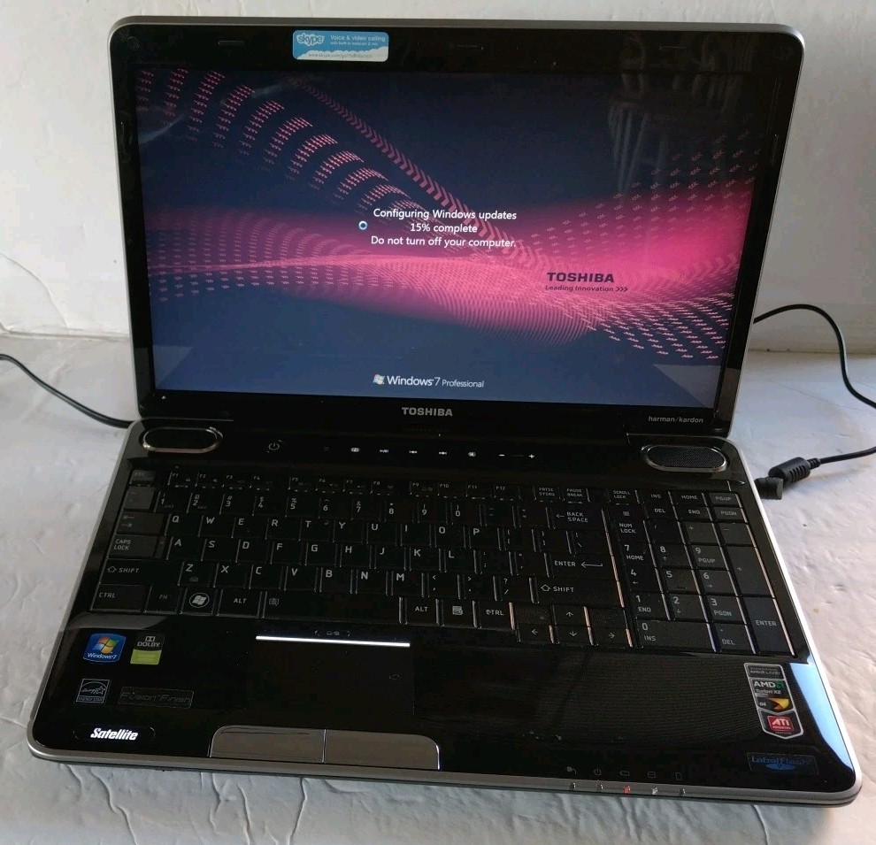 TOSHIBA SATELLITE A505D-S 15.6″ 500GB 8GB AMD Turion X2 Ultra 2.30 GHz Win 7 PRO
