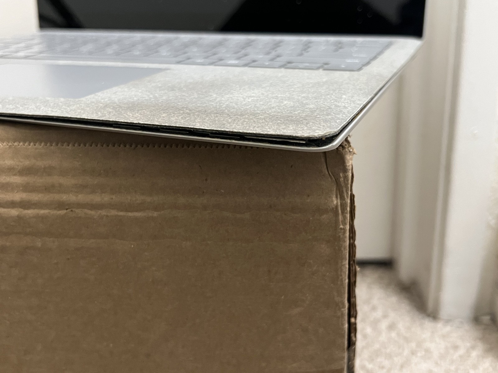 Microsoft Surface Laptop 2 (Intel Core i7-7660U, 16GB RAM, 512GB) Platinum – SEE