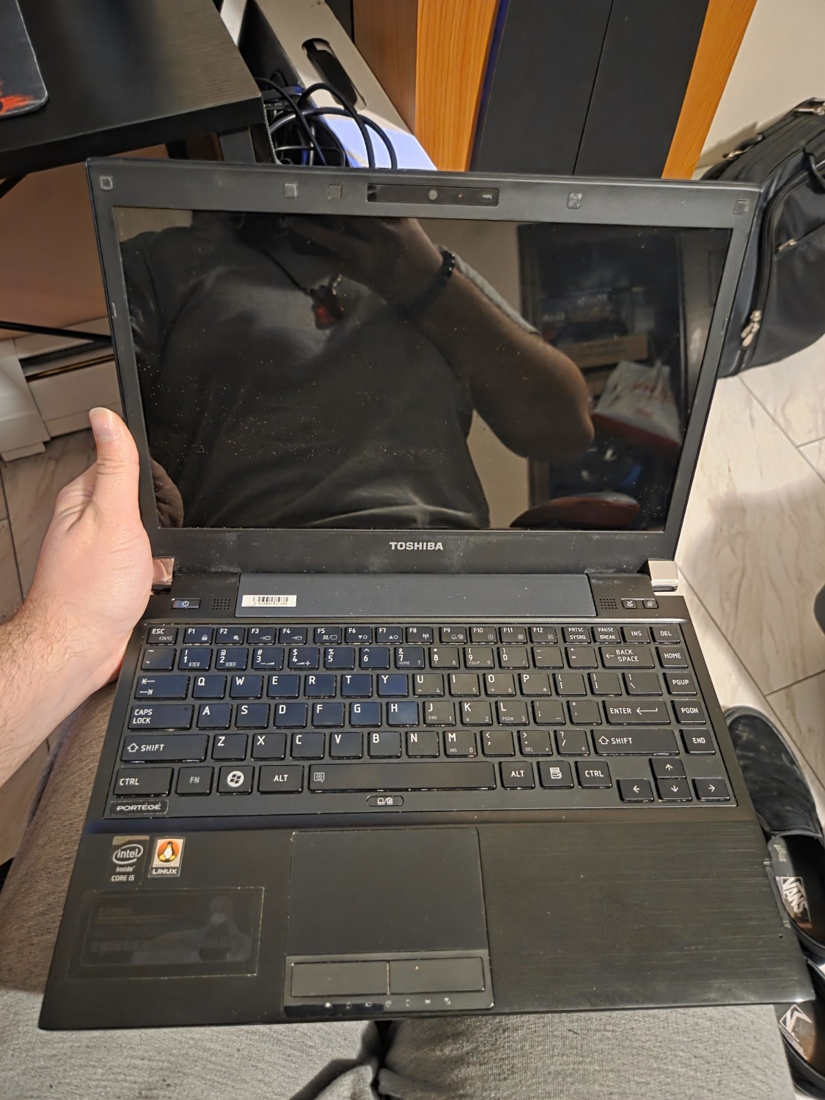 ​FAST Toshiba R835 Laptop – 16GB RAM – Intel i5 – BYO Drive – MX Linux Disc