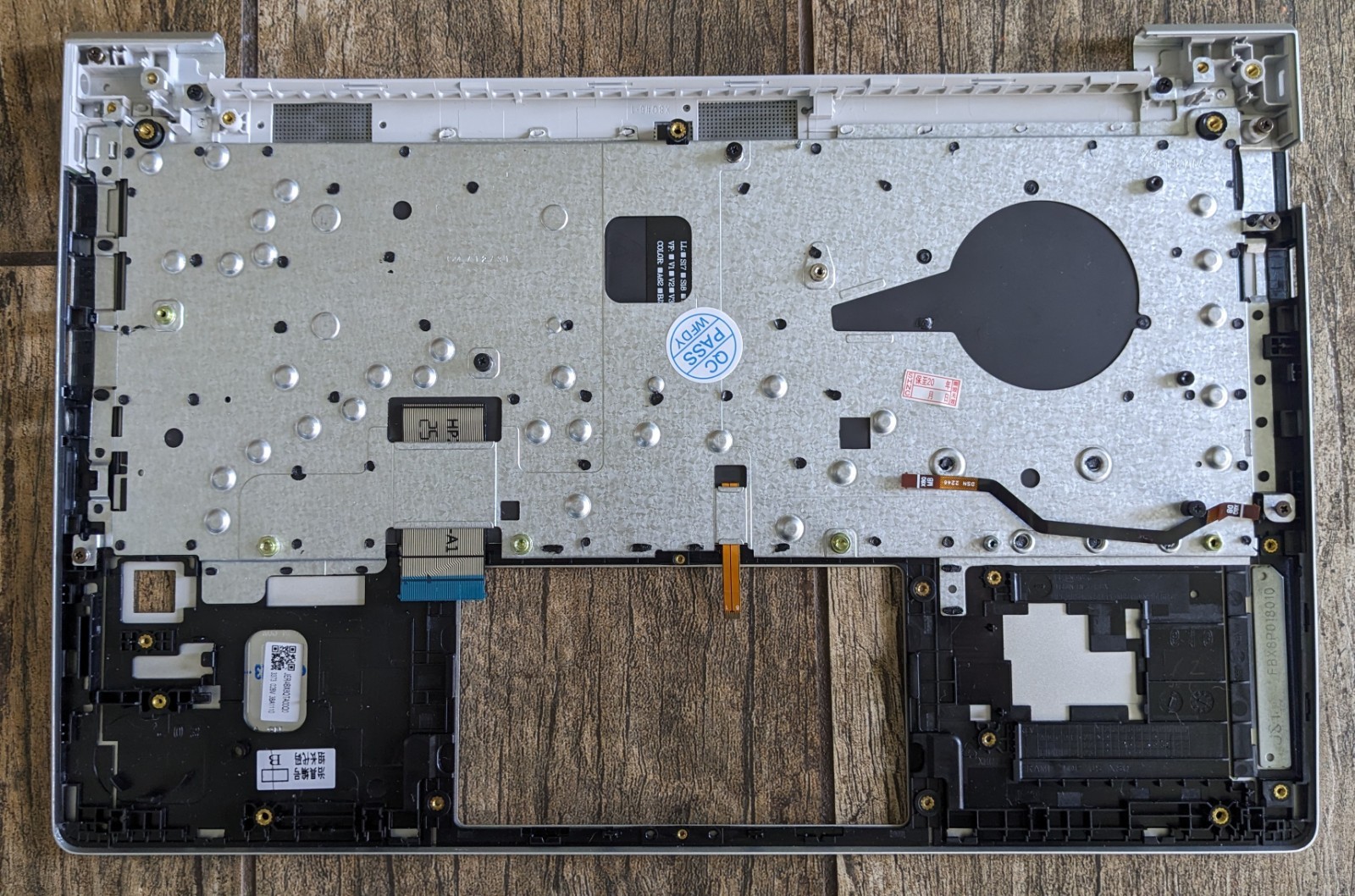 HP EliteBook 640 G9 Complete Chassis & Screen Parts Bundle – NEW Keyboard – MINT