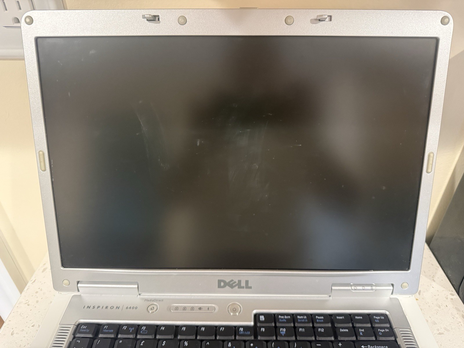 Dell Inspiron 6400 Laptop Intel Centrino 15.4″ Windows XP Media Center Wi-Fi DVD