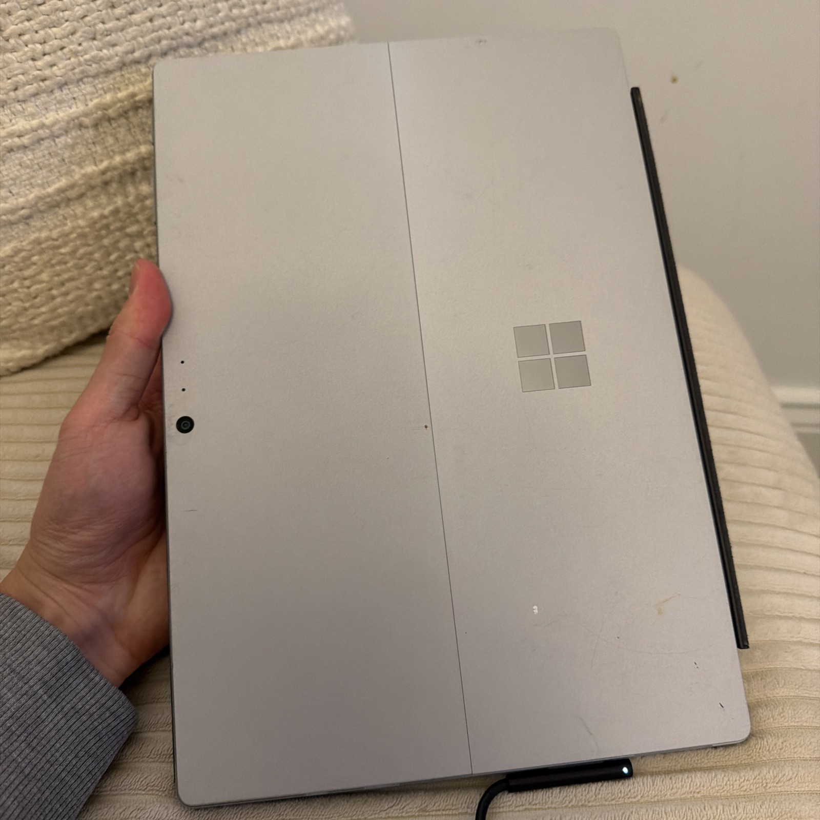 Microsoft Surface Pro – 12.3″ Touch – M3-7Y30 – 4GB RAM – 128GB SSD – Gray