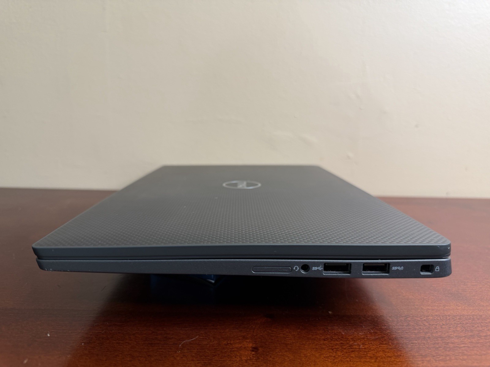 Dell Latitude 7410 14″ FHD Touchscreen i5-10310U 16GB RAM 256GB NVMe SSD Win 11