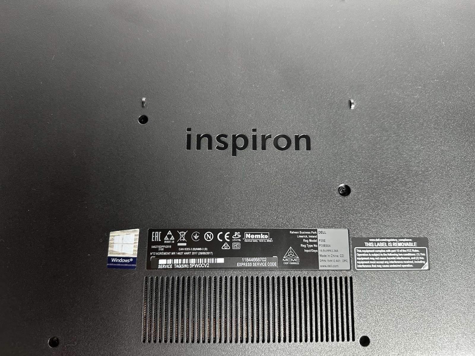 Dell Inspiron 17 3000 17.3″ FHD i7 8th Gen 8GB 1TB HDD Radeon 520