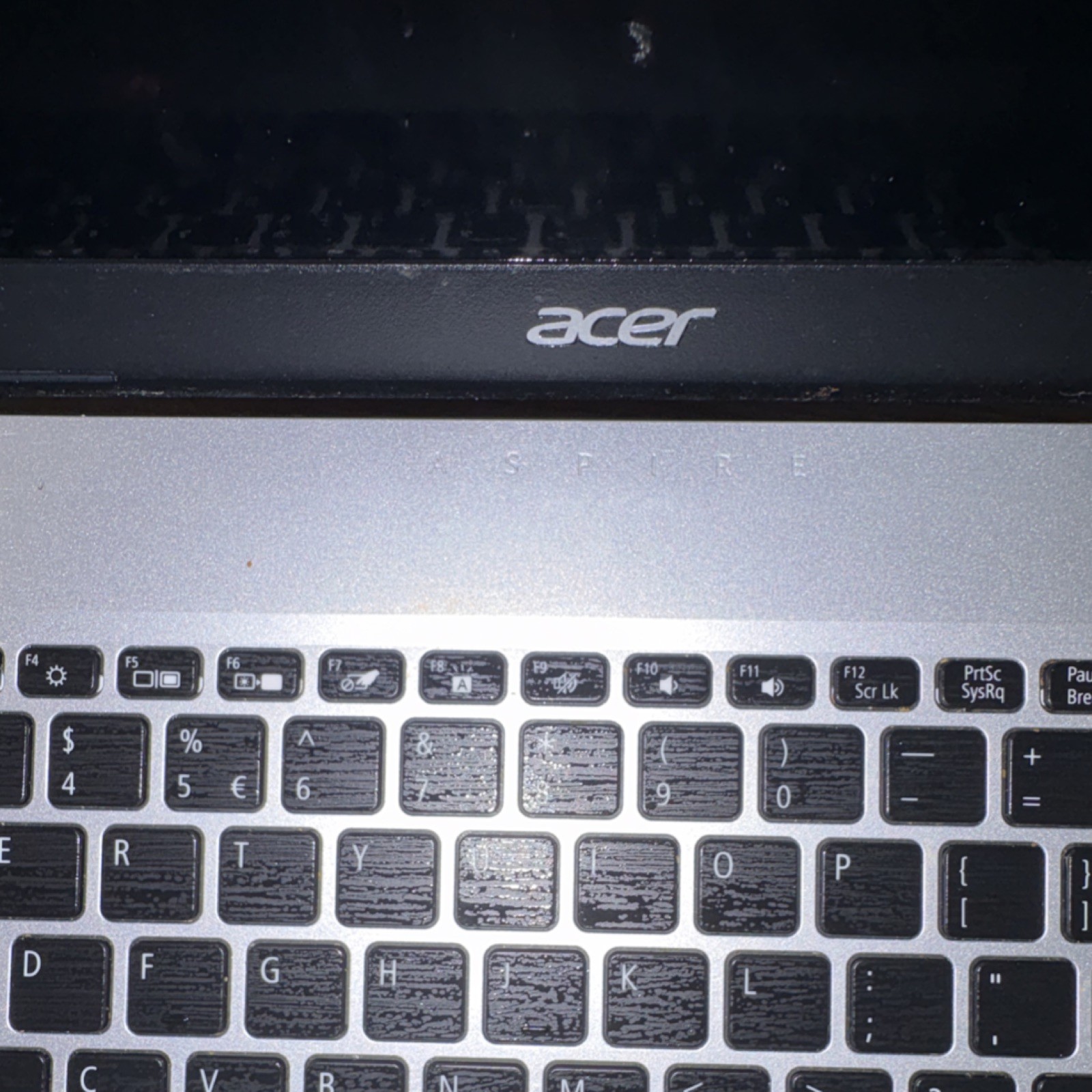 Acer Aspire 5 A515-43-R19E 15.6″ Ryzen 5 8GB 256GB SSD Vega 8 Win Silver