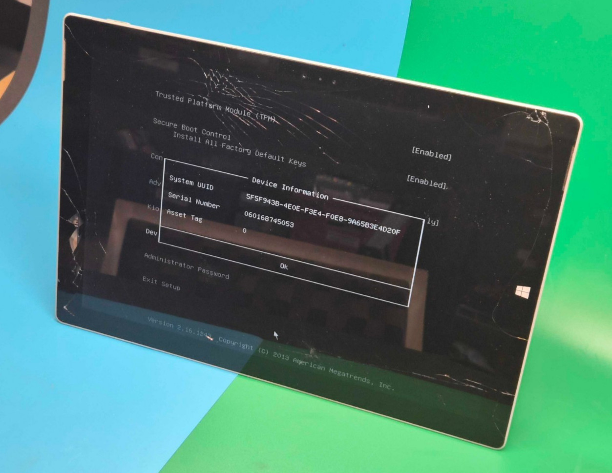 Microsoft Surface Pro 3 Model 1641 i3-4020Y 1.5GHz 4GB RAM 64GB SSD – Bad Screen