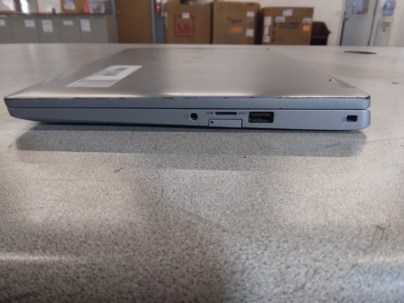 Dell*Latitude*5310*2-in-1*Intel*i7-10610U*256GB*NVMe*8GB*DDR4*UHD*Graphics*No*OS