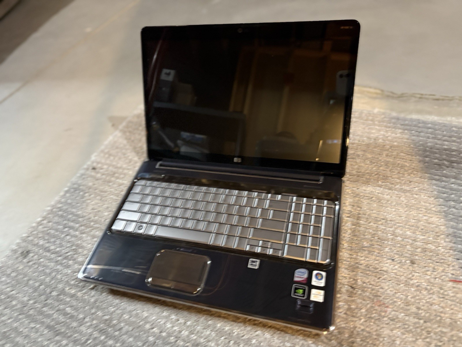 HP HDX Entertainment Laptop 16″ HD Screen with Intel Processor – 750GB