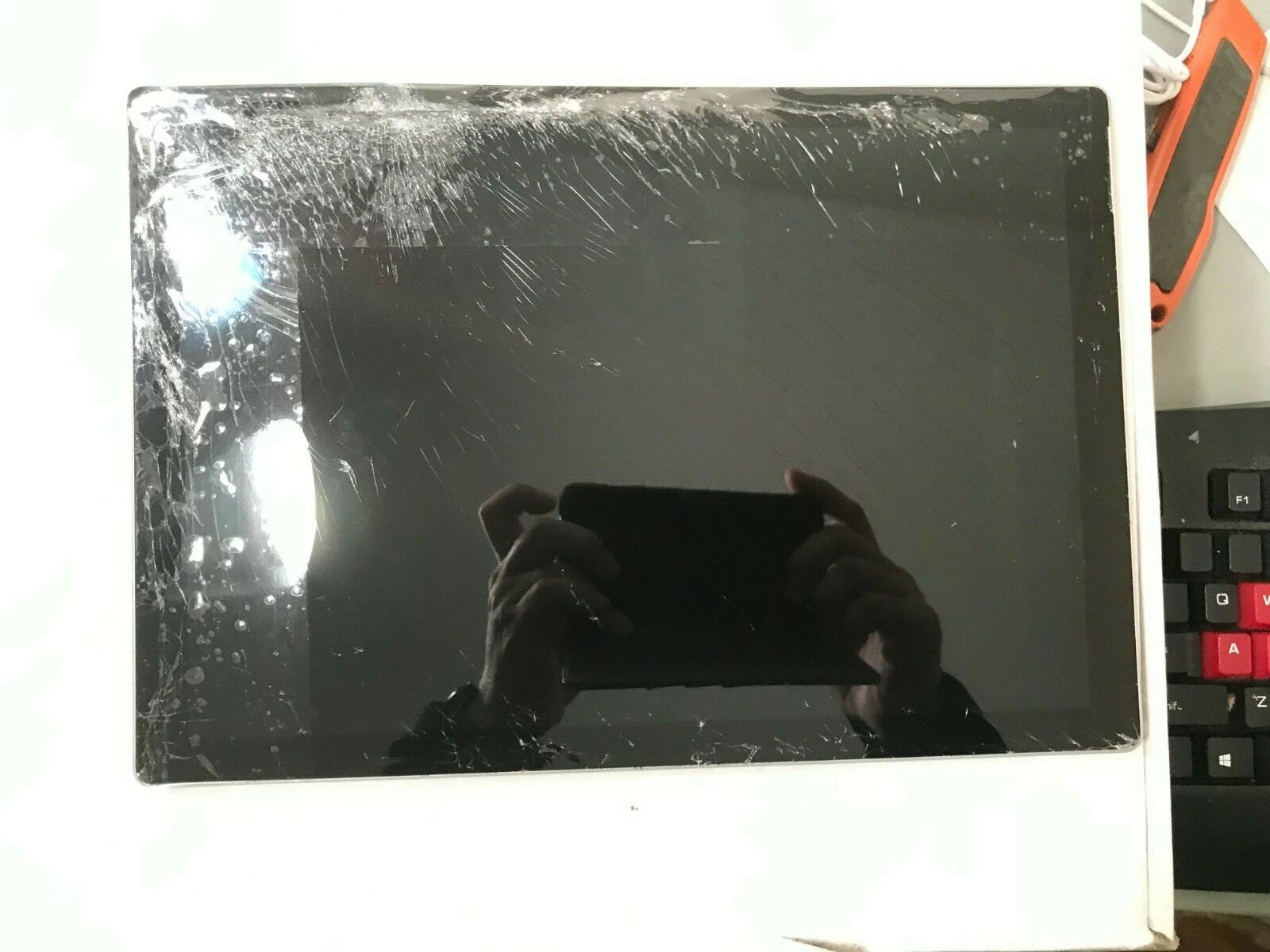 Surface Pro 6 Tablet i5-8250U 8GB 128GB SSD 12.3in Platinum Crack Screen #606