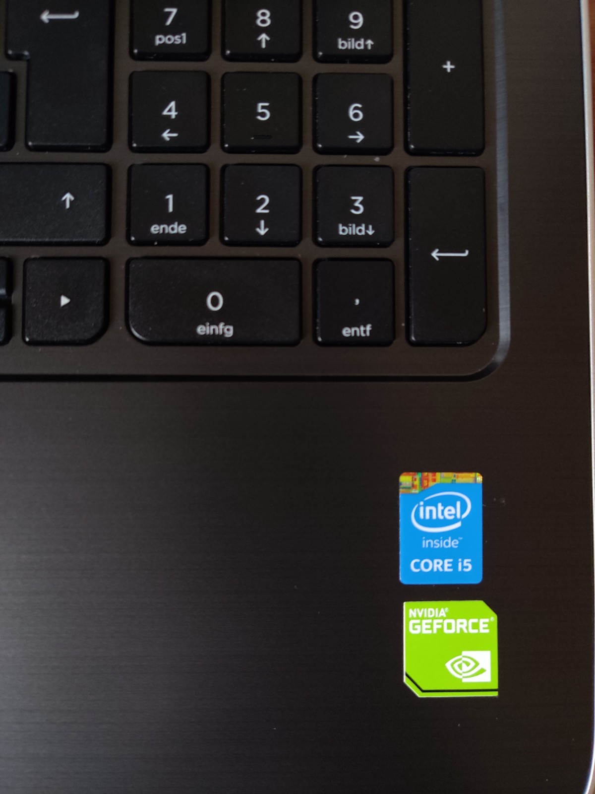 HP Pavilion 15 i5-5200U 8GB 500GB SSHD Full HD NVIDIA 840M Windows 10 Pro GF840M