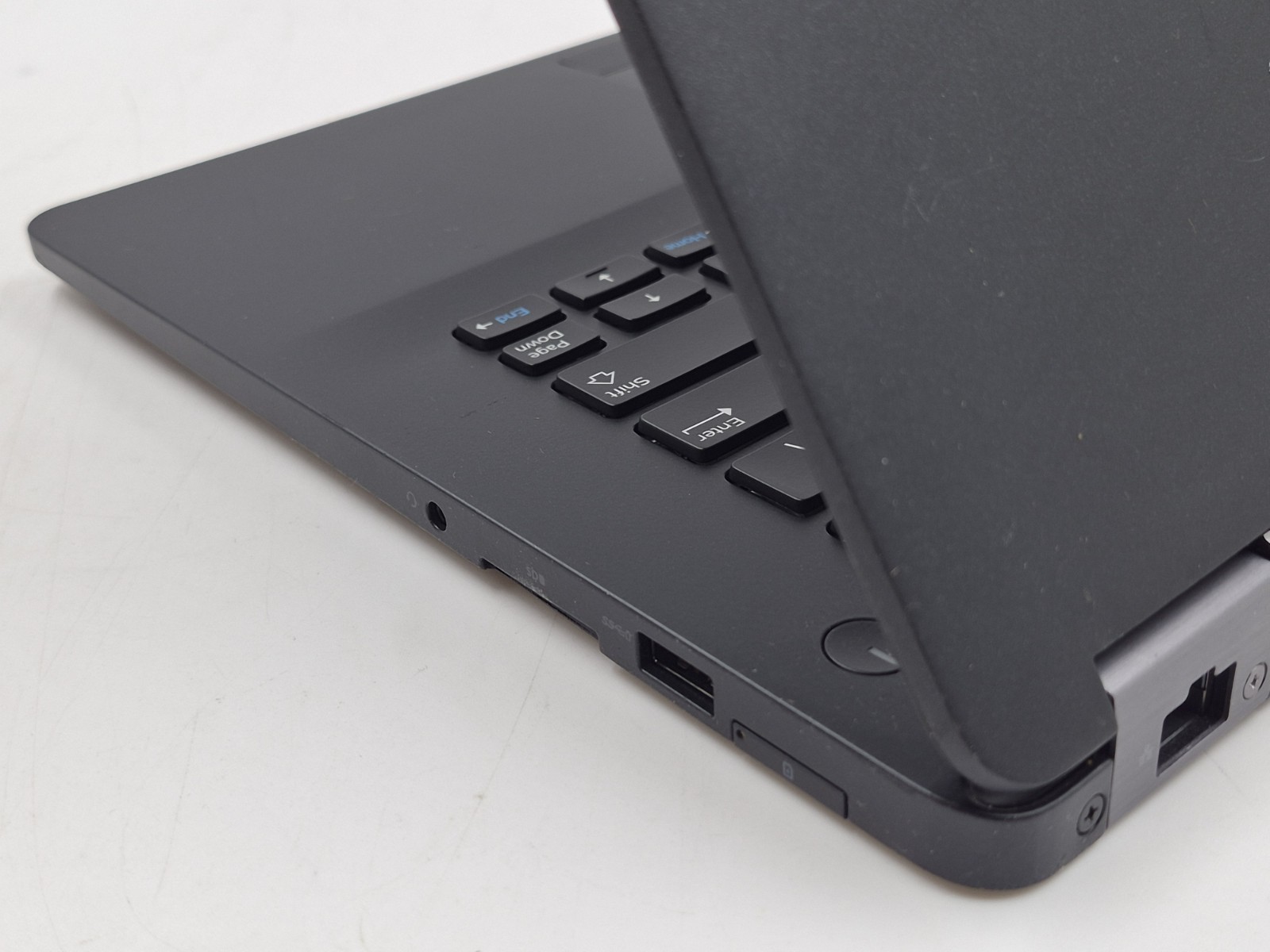 Dell Latitude E7470 i7-6600U 2.60GHz – For Parts Only – Broken display