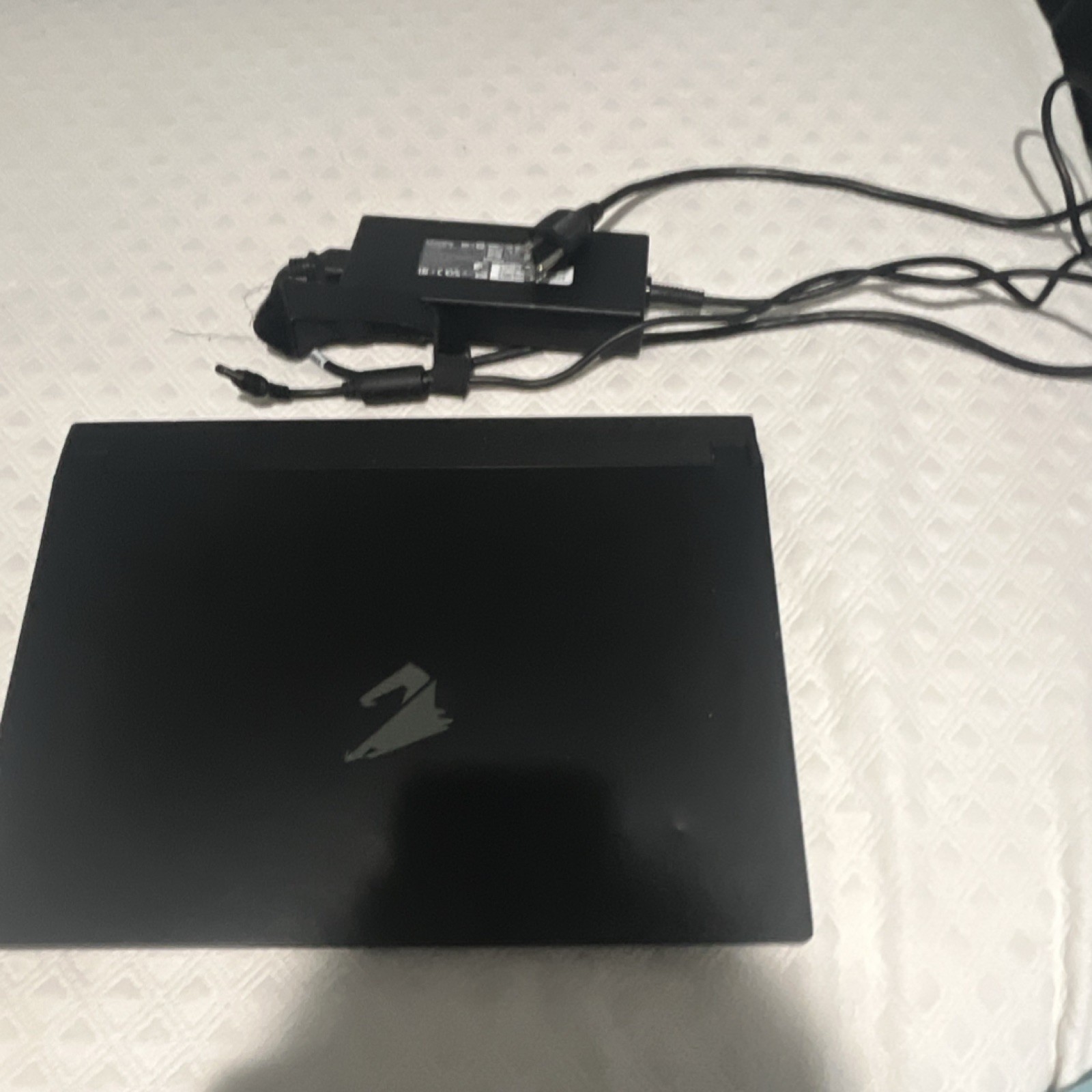 AORUS 15P 15.6″ i7-10870H 16GB 1TB SSD RTX 3070 1080p Charger